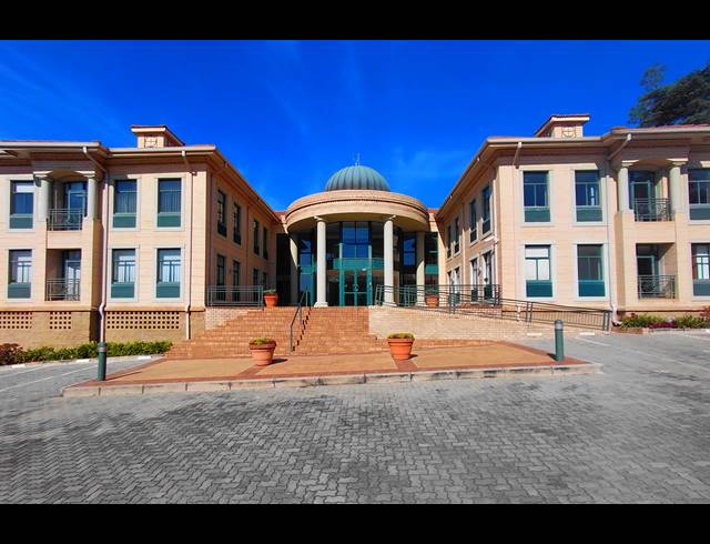 170M² OFFICE TO LET IN LYME PARK